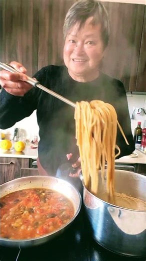 Fresh dill makes this spicy spaghetti actually refreshing #cooking #pasta #recipe