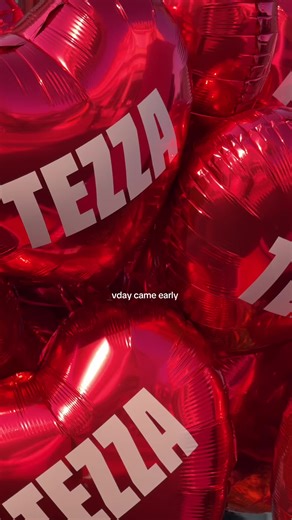 this @Tezza App pop up @The Grove is perfect for Vday! 📸❤️ run don’t walk! #tezza #photobooth #thegrove #popup #losangeles