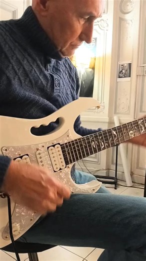 Une nouvelle venue @ibanez_japan #jem777 dans les mains de Jean-Christophe | JACQUES PEDALS