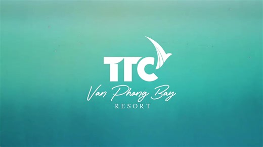 (𝐸𝑛𝑔𝑙𝑖𝑠ℎ 𝑏𝑒𝑙𝑜𝑤) THIÊN ĐƯỜNG BÊN VỊNH BIỂN XANH ☀️ Từ góc nhìn trên cao, TTC Van Phong Bay Resort hiện lên như một bức tranh tuyệt mỹ giữa thiên nhiên hoang sơ của Vịnh Vân Phong - nơi được Hiệp hội Biển thế giới xếp vào danh sách các điểm du lịch biển lý tưởng nhất thế giới, với vẻ đẹp hoang sơ, bãi cát trắng dài và làn nước trong xanh. Tại TTC Van Phong Bay Resort, du khách có thể: 🏖️ Đón bình minh rực rỡ và hoàng hôn lãng mạn ngay trước hiên phòng 🍽️ Thưởng thức ẩm thực phong phú 