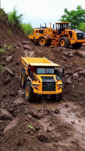 Miniature Construction Giant: RC Dump Truck in Action! 🏗️