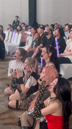 338K views · 5K reactions | Khoảnh khắc cảm động của các thành viên LUNAS trước món quà bất ngờ đến từ fan và những người thân thương trong buổi DEBUT SHOWCASE #LUNAS #MOONLIGHT #LUNASSHOWCASE | LUNAS WORLD | Facebook