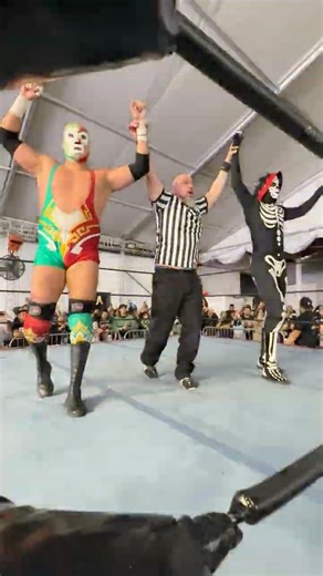 El Hijo De Dr. Wagner Can Dance, Too 😂 #lucha #luchalibre #wrestling
