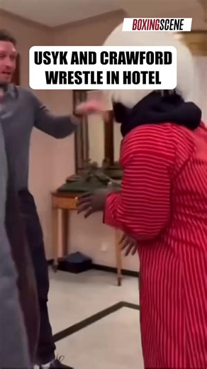 "I KNOW HOW TO KHABIB"🤣 Oleksandr Usyk and Terence Crawford share a funny moment together! Respect between two P4P greats!🤝 | BoxingScene.com