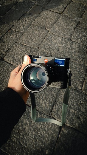 Leander Hoefler on Instagram: "Absolutely love the sun stars from the Voigtländer lenses! #povphotography #learnphotography #phototips #streetphotography #silhouettephotography #godenhourphotography #sunstars #leica"