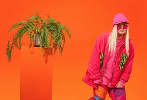 'Dance Monkey' singer shoots from busking to global success