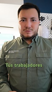 Tus trabajadores no “son porfiados”. El guante que compraste… no sirve para ese riesgo. He visto mil veces: cabritilla hidrolavadora / trabajo con agua = dura media jornada, se endurece, se deja tirado… y al otro día: sin guantes. La regla es simple: el guante se elige según la Matriz de Riesgos (IPER): ✅ riesgo (corte / químico / eléctrico) ✅ condición (agua / aceite / frío / abrasión) ✅ destreza y agarre (si incomoda, no lo usan) ✅ certificado ficha técnica ✅ prueba en terreno antes de comprar