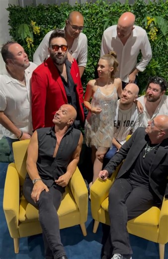 Milano Italy. April 22 at the famous Magazzini General. HSCC is coming your way and here’s Danny being the Italian gentleman that he is saying Italian things 🤩 Tickets right here: https://www.ticketone.it/artist/hindley-street-country-club/ | Hindley Street Country Club
