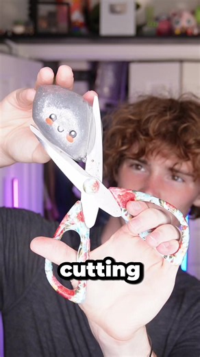 Putting the insides of rare mystery dumpling squishes in my hair | squishies