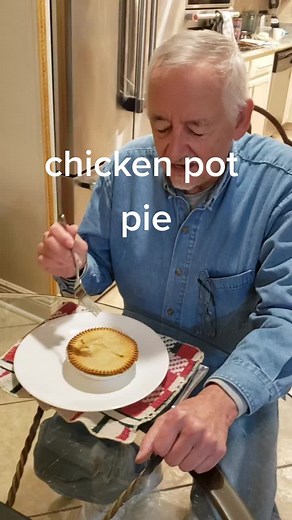 chicken pot pie #chickenpotpie #potpie #cheapmeals #cheapmeal #grandpopmark #grandpa #grandpamark #retired #fyp #fypage #foryou #foryoupage #foryourpage #food