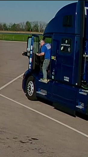 2.1M views · 10K reactions | Truck Stop Adventures #truckstop #truckstoplife #truckstoptales #trucker #cdl #lol #lmao #viral #transportation | Brittney Richardson - The Bre TV | Facebook