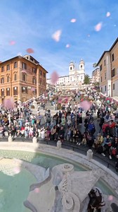 Azalee di Primavera a Roma. 250 azalee lilla e bianche trasformano ogni aprile Piazza di Spagna in un tripudio di colori, incorniciando la Scalinata di Trinità dei Monti. 🌸 Un'immagine che celebra la bellezza eterna della città. 💐✨ #Roma #PiazzaDiSpagna #Azalee #Primavera #CittàEterna #TrinitàDeiMonti #ArteNaturaStoria #ItaliaMeravigliosa#italiameravigliosa | Bellezze di Roma