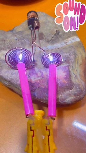 13K views · 199 reactions | Relaxing Sound High frequency electrical noise jumps across the spiral #relaxing #vibes #vibration #healingenergy #healing | MineStone OnEarth | Facebook