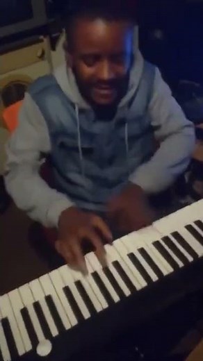 Throwback video of Kabza De Small in his element 🎹 #amapiano