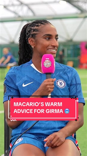 Naomi Girma Receives Advice from Catarina Macario