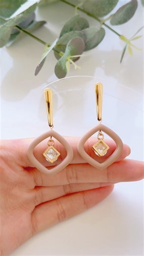 keoker_workshop on Instagram: "This bead hole drill guide is incredibly handy for earrings… seriously, it’s a game-changer! 🙌💖 www.keoker.net #polymerclay #polymerclayearrings #polymerclaymolds #polymerclaycutters⁣ #polymerclaytutorial #polymerclayjewelry #keokerclaycutter #keokerworkshop #claycutters⁣ #polymerclayflowers #premo #fimo #fimoclay #sculpey #polymerclaycharms #clayearrings #clayearringshop #cernit"