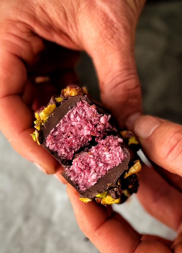 51K views · 525 reactions | Raspberry Bounty bars with a salted caramelised pistachioEasy to make and so tasty and prettyFor full recipe and over 600 delicious plant based recipes to help you become healthier and a better chef, check out our Recipe Club  All for the price of a cup of coffee, €2.99 per monthhttps://pages.thehappypear.ie/recipe-club  | The Happy Pear | Facebook