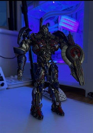 RilesTech building Optimus Prime | best room upgrade so far 🤭 #rilestech #transformers #techtok #optimusprime @YOLOPARK SHOP