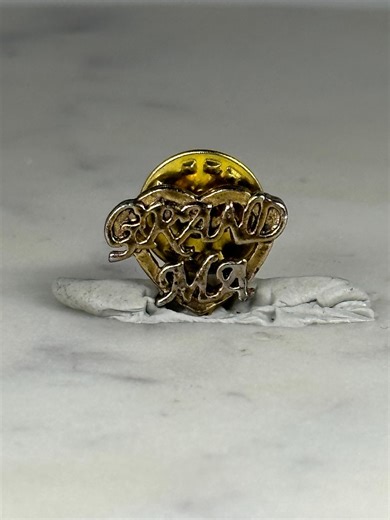 Grandma Heart Pin: Gold Tone Script - Sentimental Gift Accessory - Etsy Canada