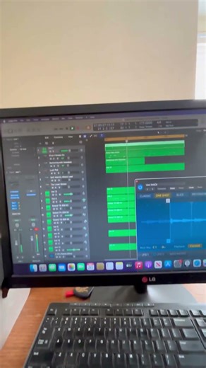 Loops and One Shots all in Q sampler, Logic Pro X, Making Beats #logicprox #logicpro #makingbeats