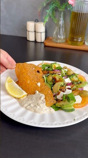 Crispy breaded fish fillet & homemade sauce #fishandchips #shorts #easyrecipe #food