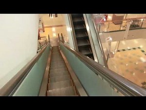 フジグラン宇部の衣料側エスカレーター