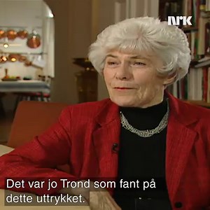 Det var Trond Kirkvaag som kom på begrepet «Så har vi juksa litt», ifølge Ingrid Espelid Hovig. Hun syns det var en ære å bli parodiert , og gjorde likså godt begrepet til sitt eget ❤️ Vi minnes henne med dokumentaren «Takk for maten Ingrid» i NRK TV: https://tv.nrk.no/program/FKUN39000194/takk-for-maten-ingrid Og husk at du kan se alle episoder av «Fjernsynskjøkkenet» på nett når du vil: https://tv.nrk.no/serie/fjernsynskjoekkenet | NRK