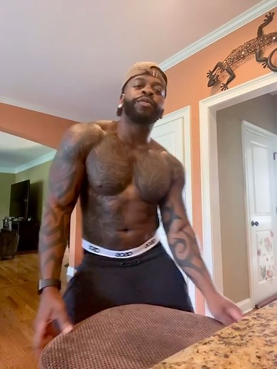 Jemaar Stennis | Do you like chocolate and tattoos? | Instagram