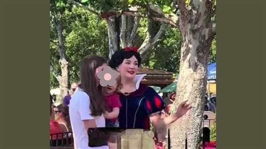 Snow White Walked Away From a Crying Child & People Can't Agree on Whether She Was Right