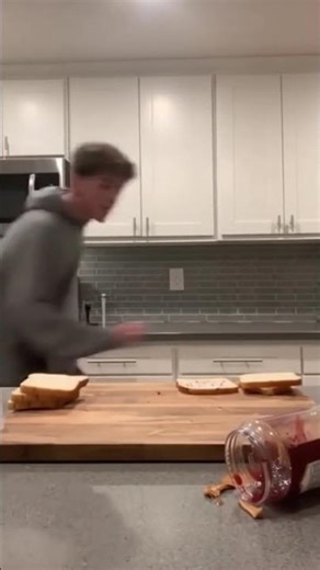 Ferret’s Jelly Heist Sparks Hilarious Kitchen Chaos! 🍞😂