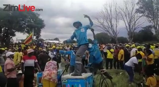 The CCC election campaign launch rally addressed by Nelson Chamisa was also a great carnival of happiness and dance for ordinary people. Even those at work were having great fun as seen by this ice cream vendor dancing on top of his bicycle fridge! #YellowSunday | Hopewell Chin'ono