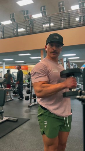 💪🏼 . . . #gymlife #fitness #bodybuilding #bodybuilder #mealplan #workout #fypシ #fyp #bodybuilders #healthyliving #fittok #exercise #viral #mealprep #gym