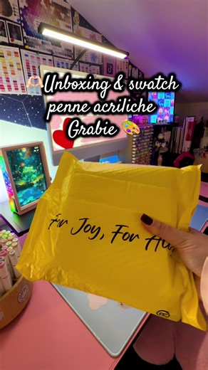 Unboxing e swatch delle penne acriliche Grabie 🎨✨ Super pigmentate, versatili e perfette anche per i piccoli dettagli 🖊️💖 esempio nella colorazione dei Disney Mystery perché la punta è perfetta per le parti più piccole ✨🎨 Grazie mille @grabieofficial per avermi inviato queste penne 🎁💛 Quale colore usereste per primo? 🎨👀 #grabie #acrylicmarkers #unboxing #swatch #disneymystery
