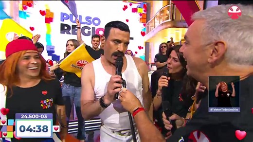 Julián Elfenbein lo dio todo en su imitación a Freddy Mercury #teleton2025 | Canal 13