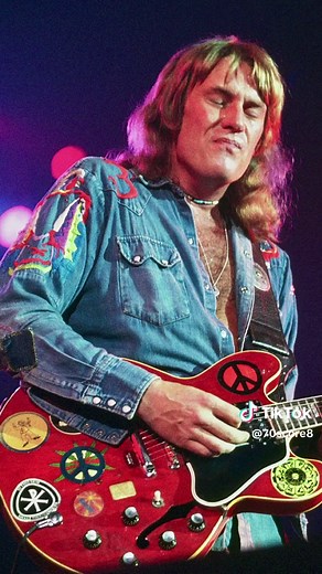Ten Years After, written by Alvin Lee 1971 ~ I’d Love To Change The World This song was written by guitarist Alvin Lee, who was the centerpiece of the group.