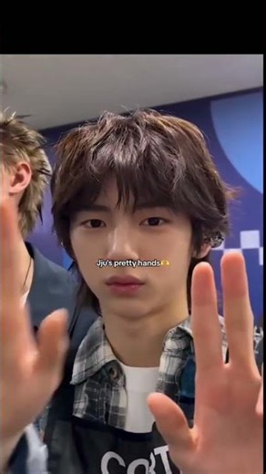 Jju’s pretty hand ♡small compilation of #pretty slender hands of Jju🧎‍♀️💙#주훈 #juhoon #cortis #fyp