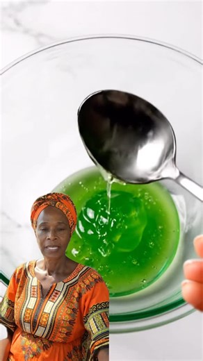 Vanessa Clark on Instagram: "Comment “Yes” if this video was helpful & follow my Instagram @vanessa.healthtips to stay up to date 😇 Get your Soursop below 👇 https://amzn.to/3JqcOiT #soursop #guthealth #us #usahealth #womenshealth"