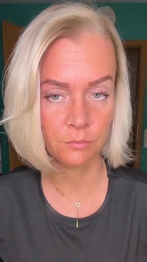 Also unser Pinsel ist eine 12 von 10! Damit kannst du die Foundation so genial einarbeiten 😱 #bareglow #foundation #fypage #einfachschön | Simpliys Beauty