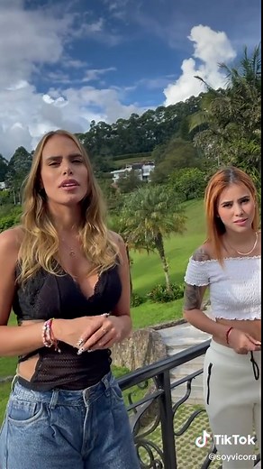 ¿Quién es capaz de quitarse la ropa interior, por encima de la ropa, primero?!🔥 #divas #mujeres #retos PARTE 2