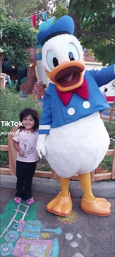 #disneyland #mickeymouseclubhouse #daisy #donald