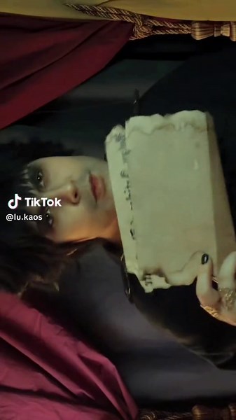 Transform Your Look with Gold Theme Cosplay Ideas