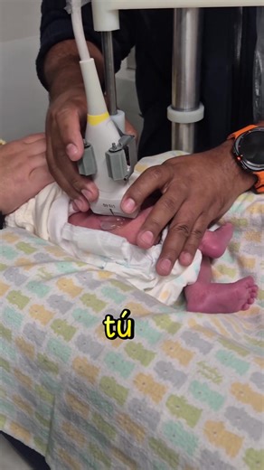 Hoy llevamos a nuestras bebes galletitas a realizar su tamiz de cadera afortunadamente todo salio muy bien,solo con Aria hay que repetir el examen en unas semanas mas para que su cadera madure mas. El pediatra nos recomendó un par de ejercicios para hacer con las bebes para que tengan una mejor movilidad. #galletitas #maternidad #tamizdecadera