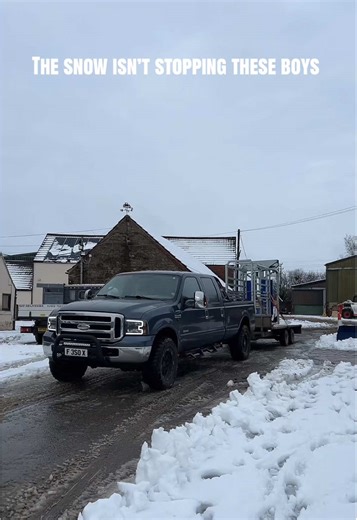 What a beast collecting an IAE cattle crush this morning. The snow isn’t stopping them! #farmlife #farmtok #iae #britishfarming #truck