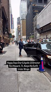Happy Days star & Apollo 13 director Ron Howard, 71, kept things low-key: holding his suit in hand before the show. In true NYC fashion, he still paused for a handshake with Radioman while cameras rolled 🎬🥰 @realronhoward #ronhoward | New York Mickey