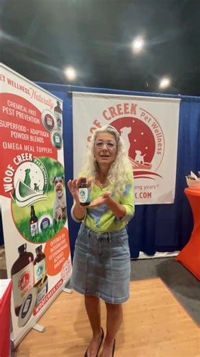 🧡 New product alert! Woof Creek's new Algal Omega Plant-Based Oil Topper for dogs & cats contains only one ingredient: Schizochytrium sp. algal oil, cold‑pressed and lightly filtered for purity. There are no fillers, no synthetics, and no fish, just nature’s original source of omega‑3s. Formulated by Chef Scot and guided by integrative veterinary expertise, this algal oil is bottled in BPA‑free glass in its natural TG (triglyceride) form for maximum bioavailability. It’s perfect for eco‑conscio