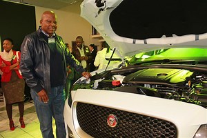 1st ever Jaguar SUV is unveiled in the city | Review