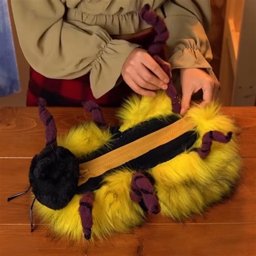 2.7M views · 7.7K reactions | She made a unique bag out of improvised materials! | 5-Minute Crafts | Facebook