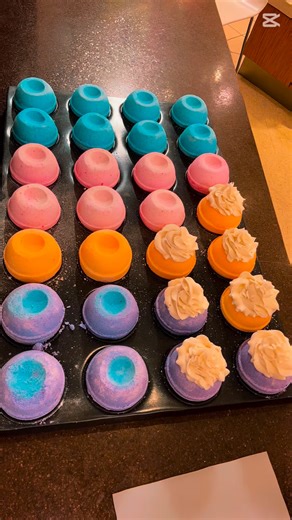 Our cupcake bath bombs will be restocked, and ready for pickup on Nov,20th! We’re located at the Southland Mall #splashbathlab #bathproducts #madeinstore #supportlocal #shoplocal #reginask #christmasgifts2025 #christmasgiftsideas #bathbombs | Splash Bath Lab