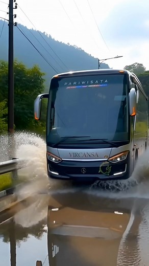 Vircansa - NPM grup tour ☺️ Selain bus pariwisata, sebelumnya juga NPM juga telah merilis unit AKAP terbarunya yakni Sutan Class dengan seri Vircansa 76. Bus ini hadir dengan konfigurasi 30 seat legrest dan didukung fasilitas AC, Toilet hingga smoking area. Tiap kursinya telah dilengkapi USB charger. #Bus #ai #Bus_sumbar #Vircansa #NPM | Toni Art