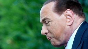 Silvio Berlusconi nach Sturz im Krankenhaus behandelt